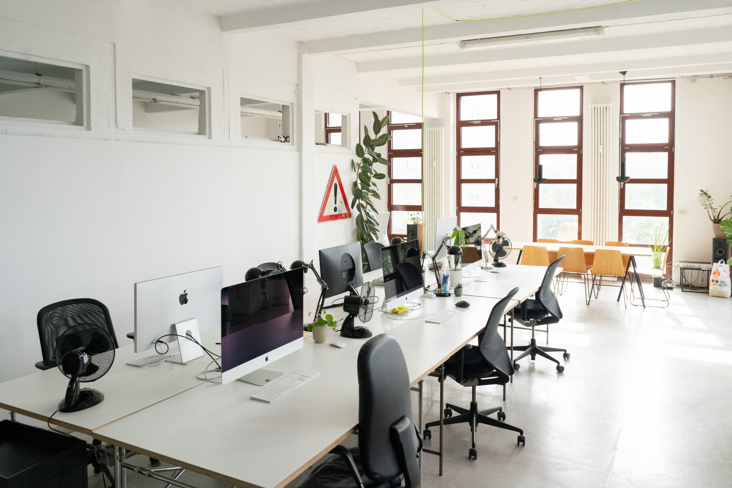 Monospace design company's modern, spacious office